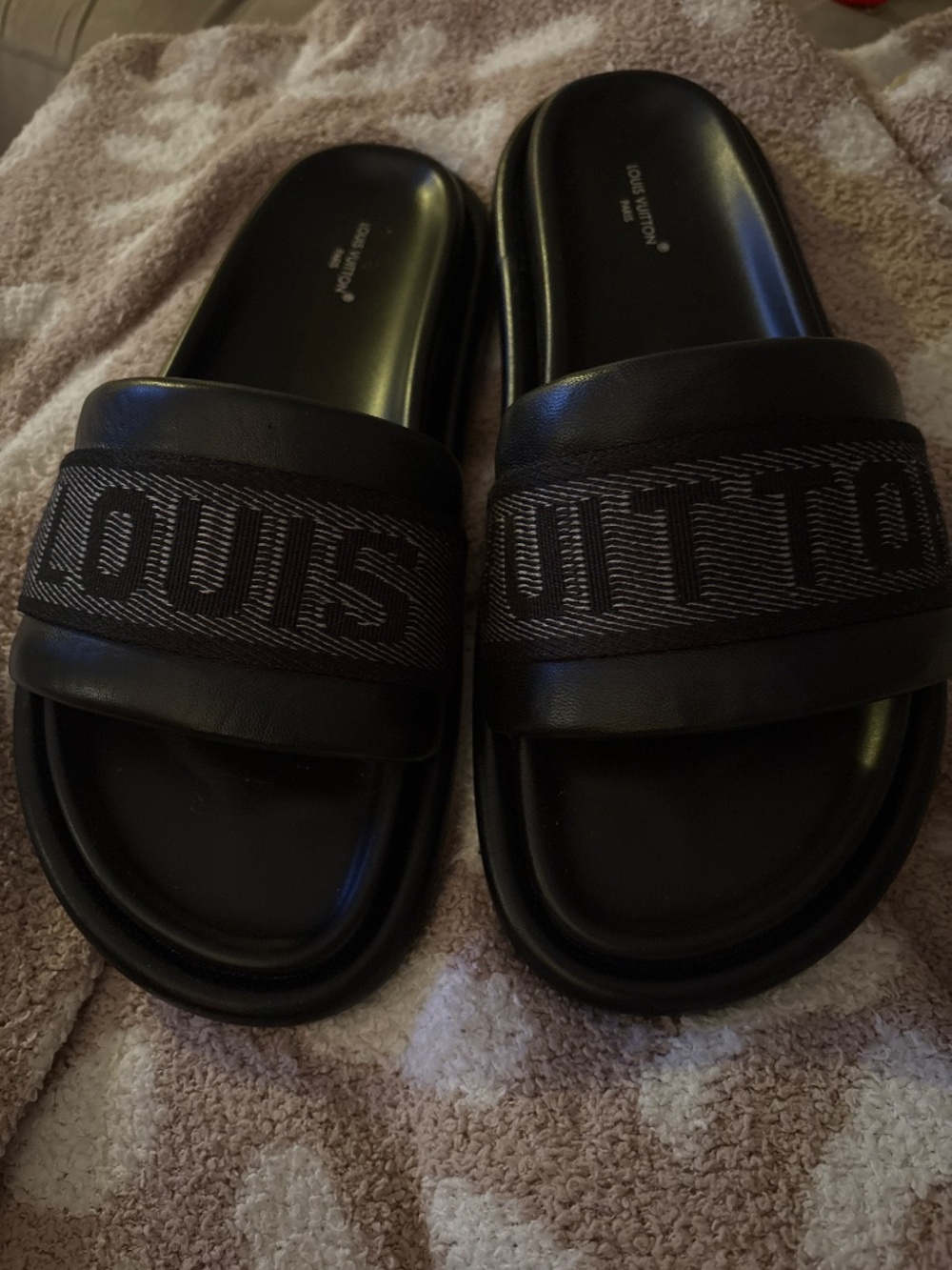 Louis Vuitton Slides - Picture 3 of 3